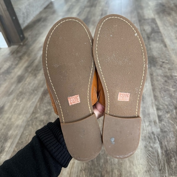 Frye Riley Tassel Slide Leather Sandal - Tan w/Multicolor Fringe - Picture 4 of 7